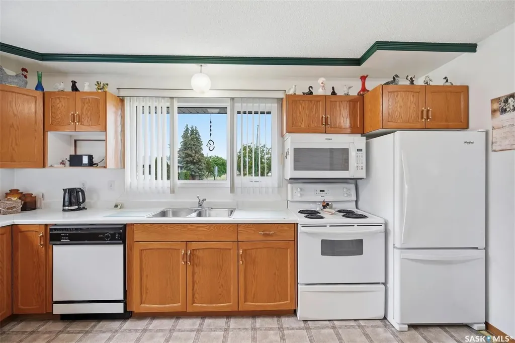 1019 Mcmillan Avenue Saskatoon SK S7L 2T9