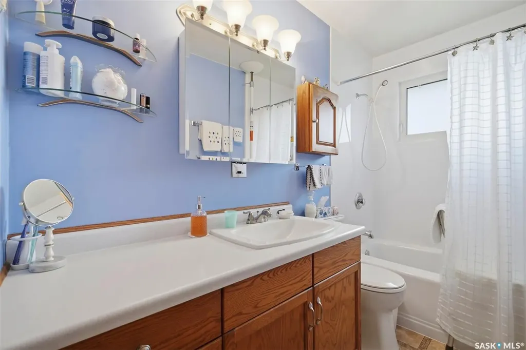 1019 Mcmillan Avenue Saskatoon SK S7L 2T9