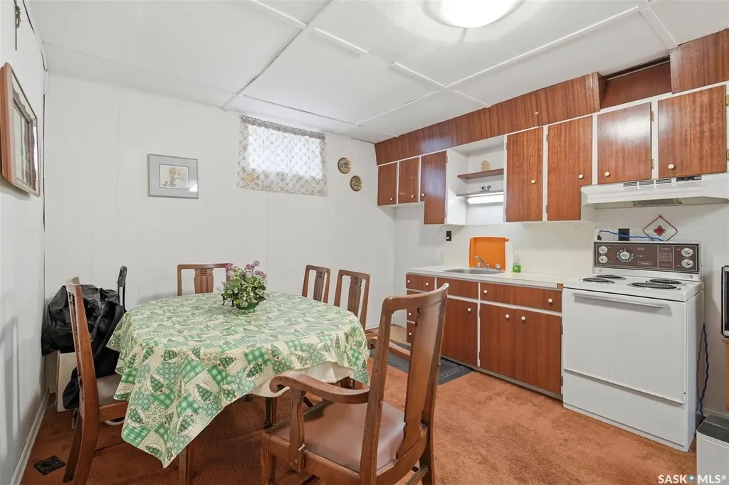 1019 Mcmillan Avenue Saskatoon SK S7L 2T9