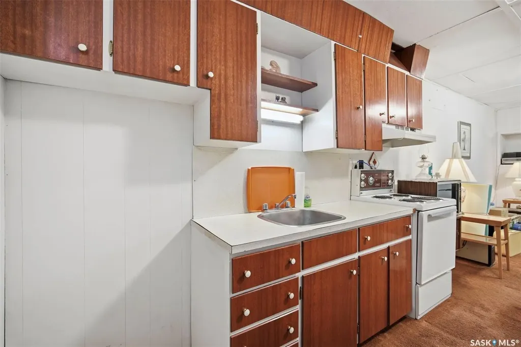 1019 Mcmillan Avenue Saskatoon SK S7L 2T9