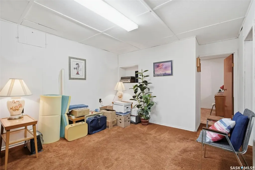 1019 Mcmillan Avenue Saskatoon SK S7L 2T9