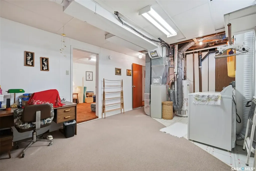 1019 Mcmillan Avenue Saskatoon SK S7L 2T9