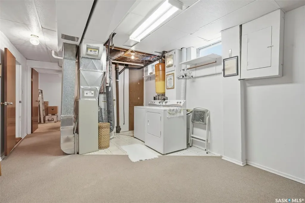 1019 Mcmillan Avenue Saskatoon SK S7L 2T9
