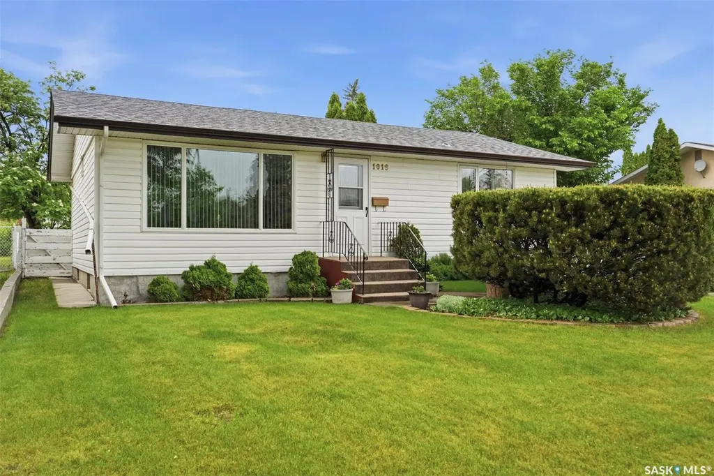 1019 Mcmillan Avenue Saskatoon SK S7L 2T9