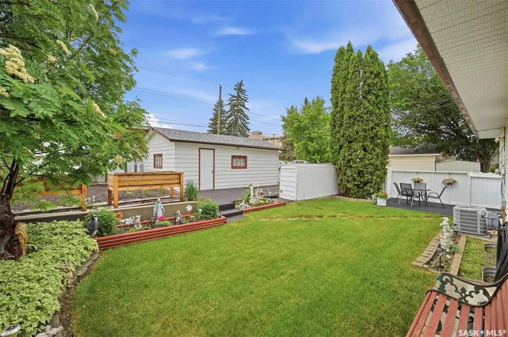 1019 Mcmillan Avenue Saskatoon SK S7L 2T9