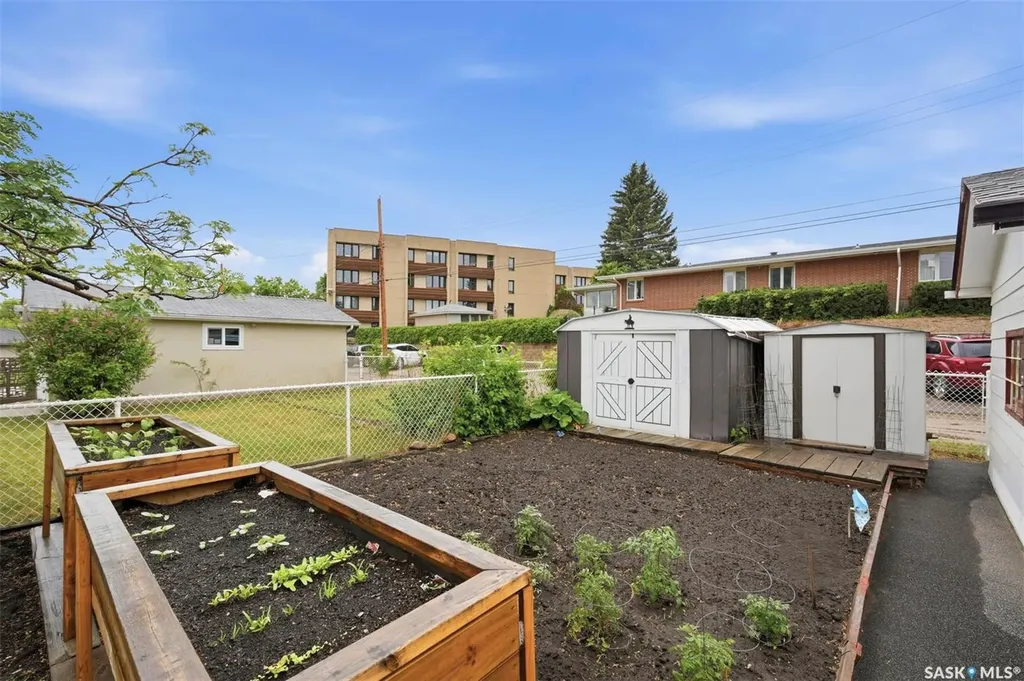 1019 Mcmillan Avenue Saskatoon SK S7L 2T9