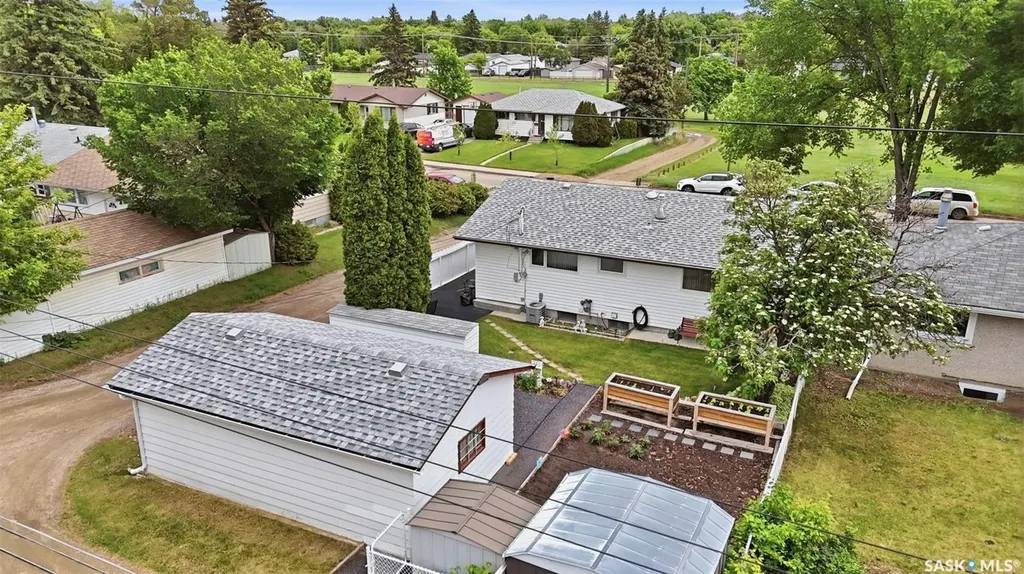 1019 Mcmillan Avenue Saskatoon SK S7L 2T9
