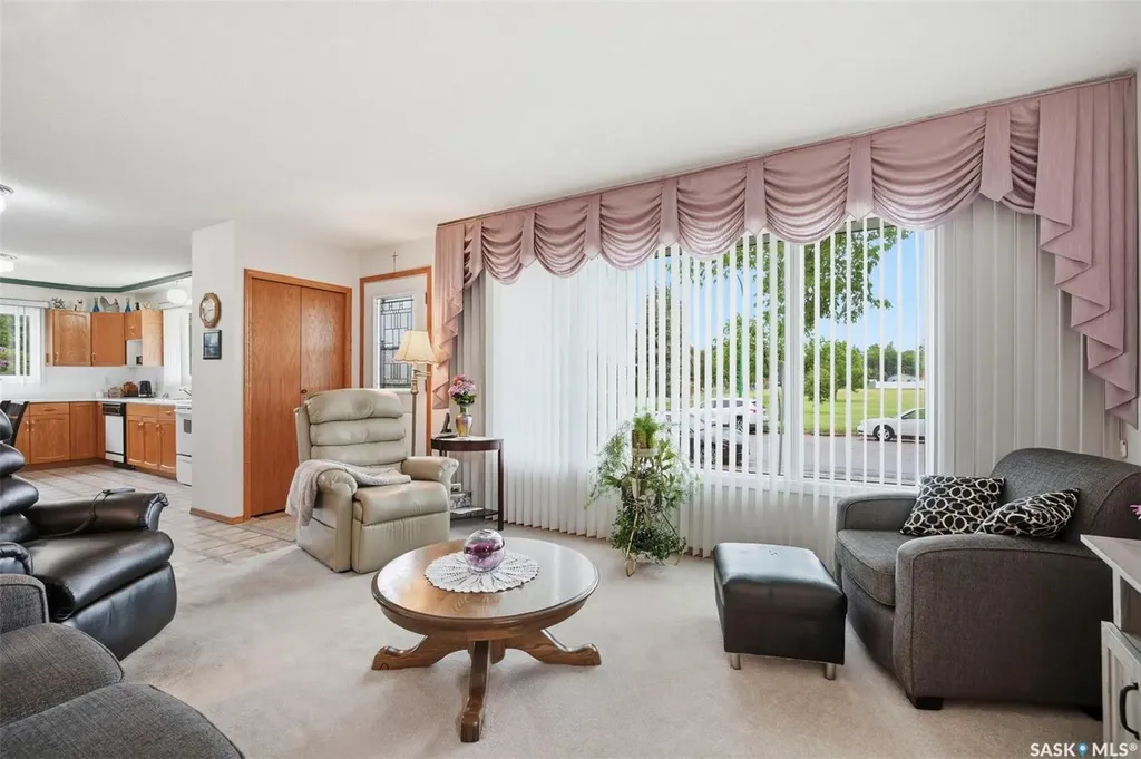 1019 Mcmillan Avenue Saskatoon SK S7L 2T9