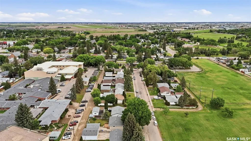 1019 Mcmillan Avenue Saskatoon SK S7L 2T9