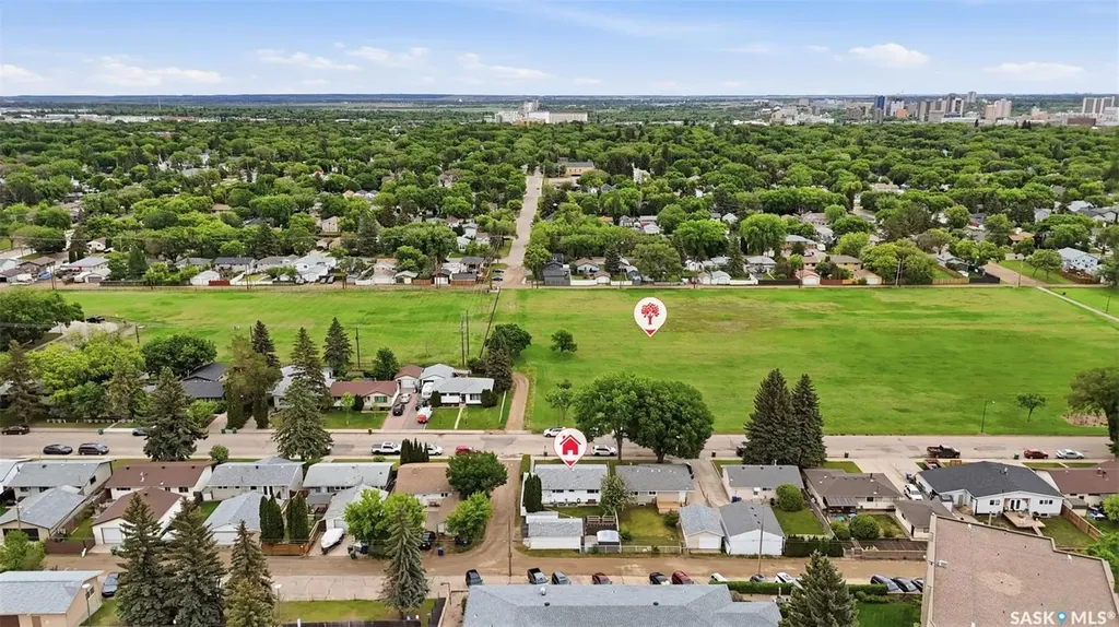 1019 Mcmillan Avenue Saskatoon SK S7L 2T9