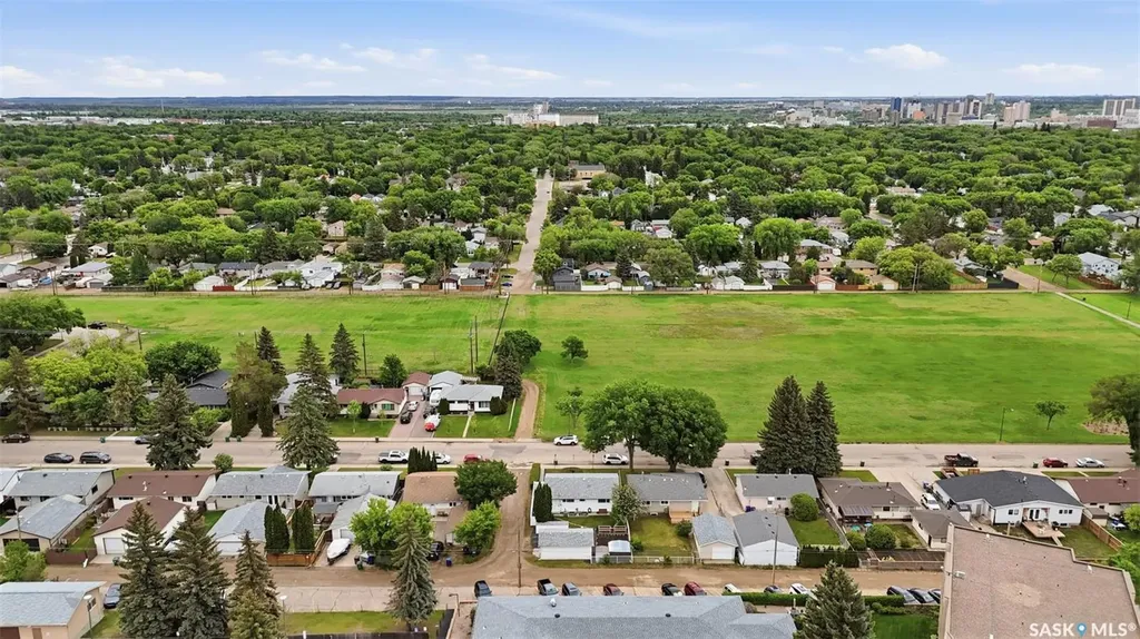 1019 Mcmillan Avenue Saskatoon SK S7L 2T9