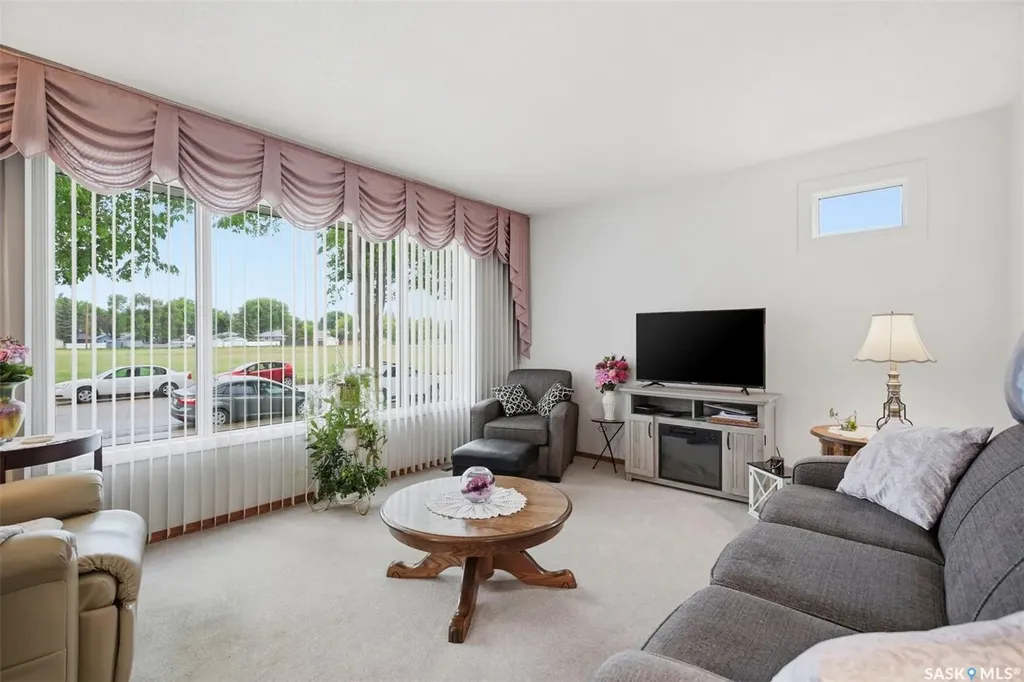 1019 Mcmillan Avenue Saskatoon SK S7L 2T9