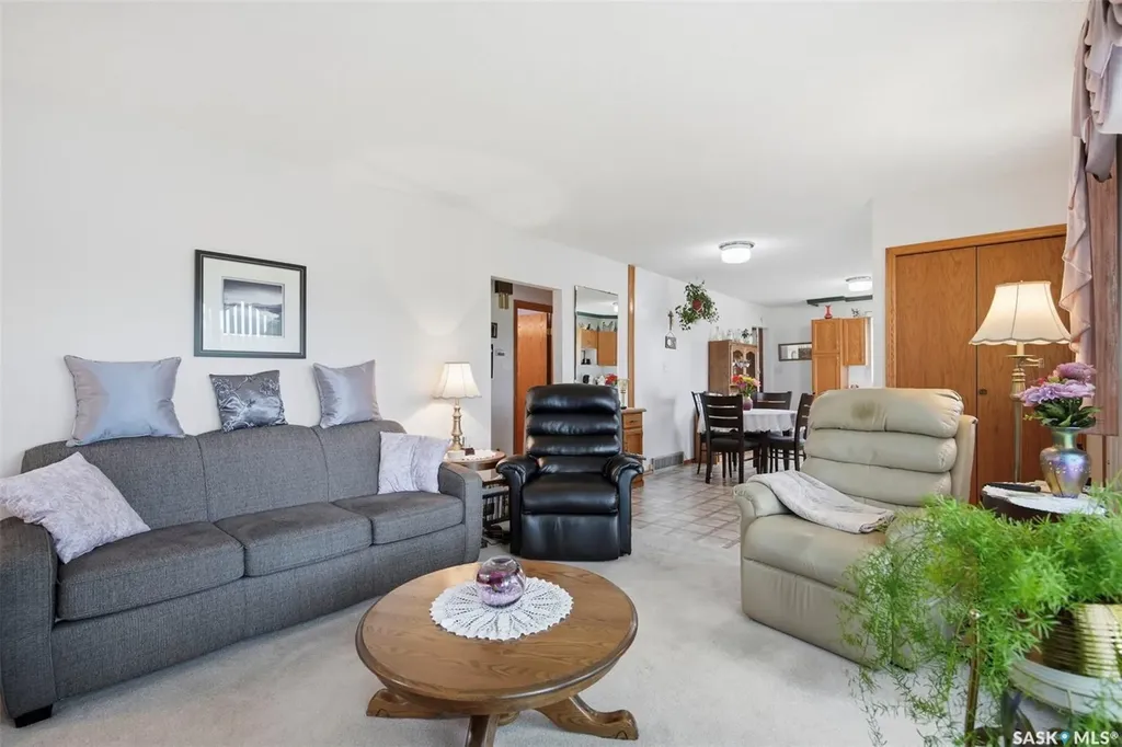 1019 Mcmillan Avenue Saskatoon SK S7L 2T9