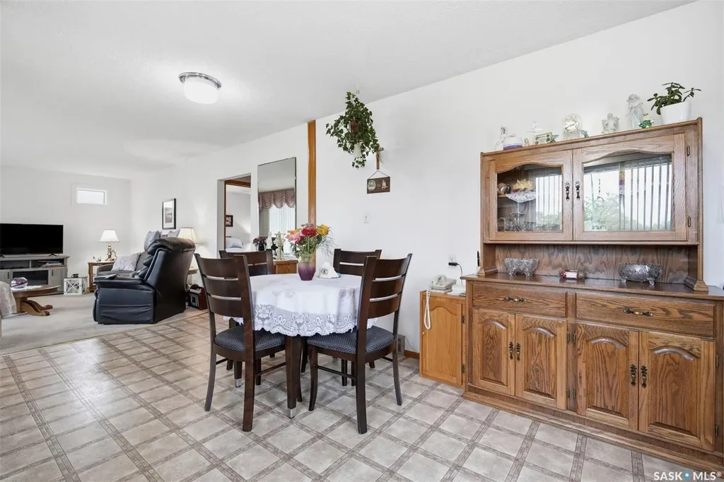 1019 Mcmillan Avenue Saskatoon SK S7L 2T9