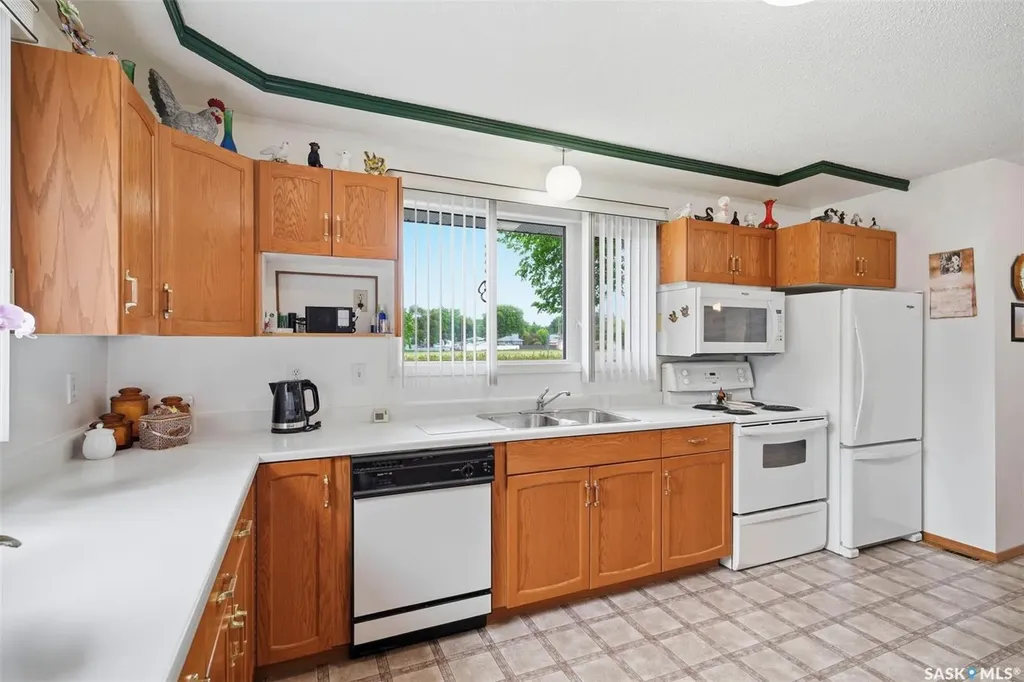 1019 Mcmillan Avenue Saskatoon SK S7L 2T9