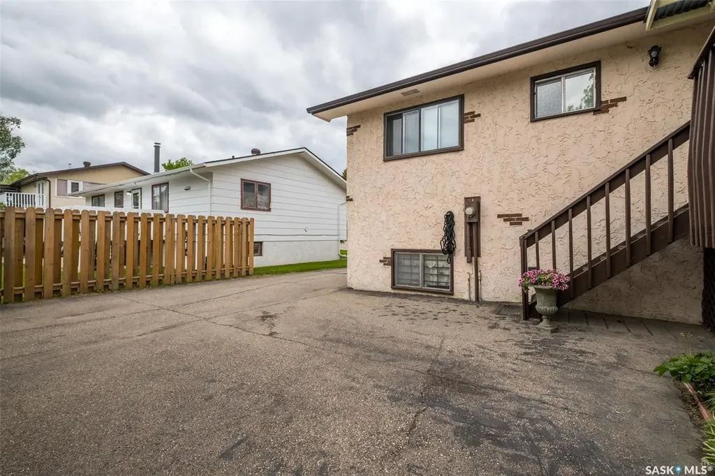 2834 Dunn Drive Prince Albert SK S6V 6K7