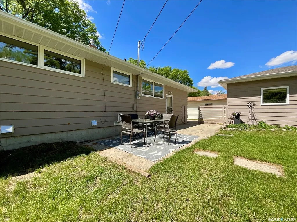 85 Bobolink Bay Regina SK S4S 4K2