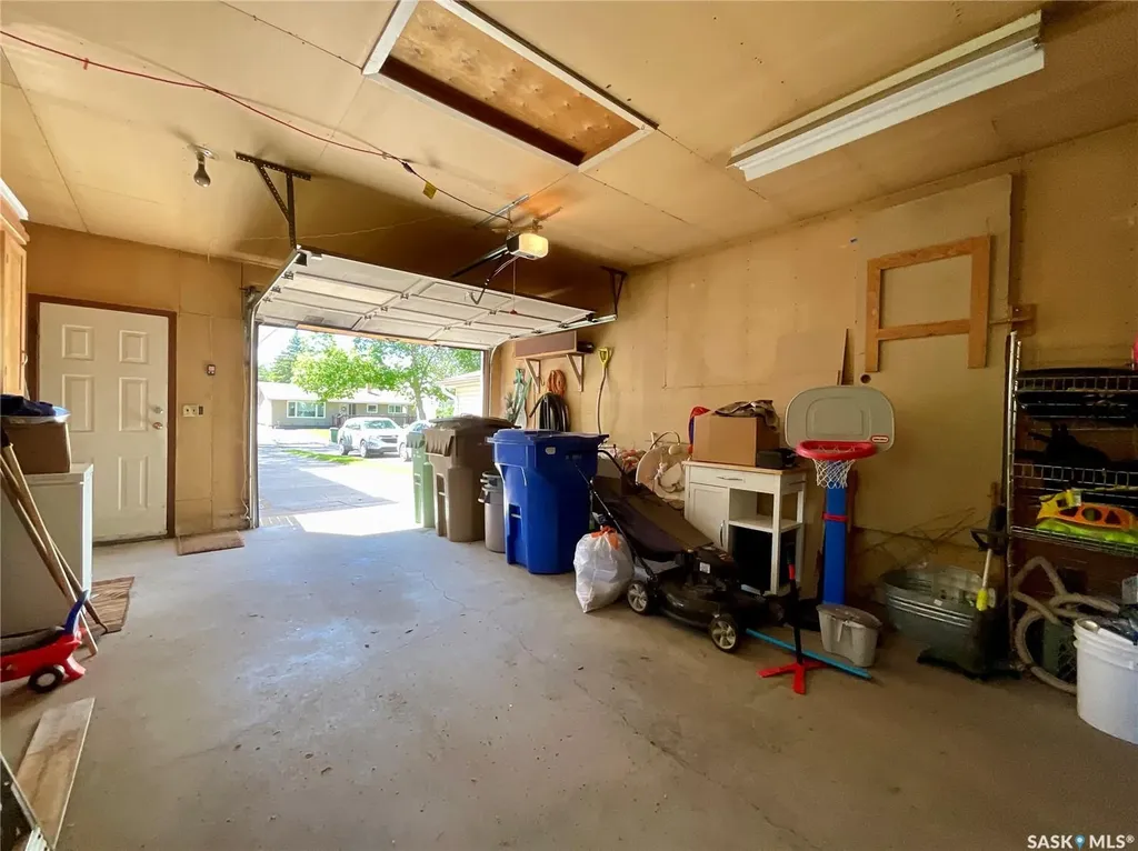 85 Bobolink Bay Regina SK S4S 4K2