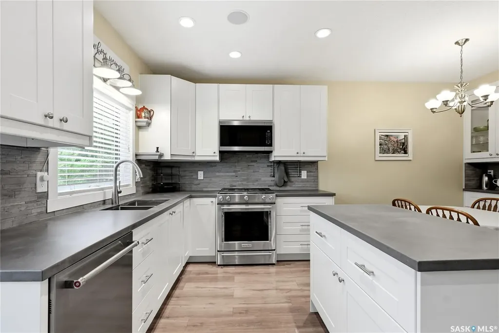 23 Blackley Place Saskatoon SK S7M 5B1