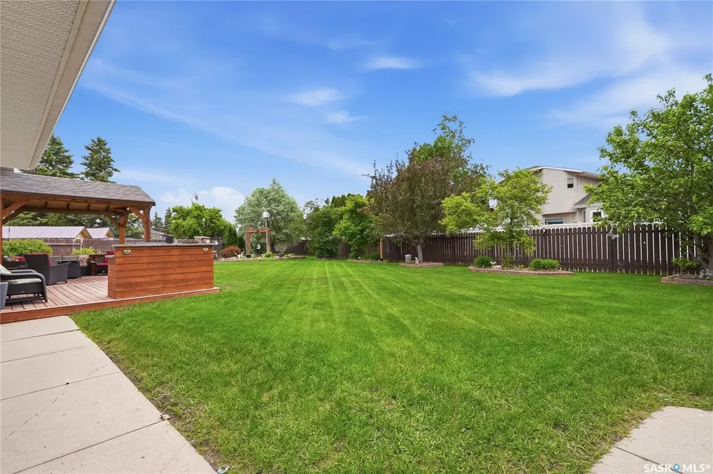 23 Blackley Place Saskatoon SK S7M 5B1
