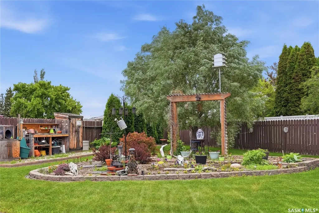 23 Blackley Place Saskatoon SK S7M 5B1