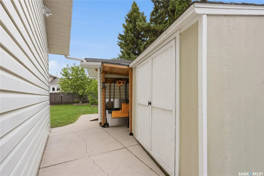 23 Blackley Place Saskatoon SK S7M 5B1