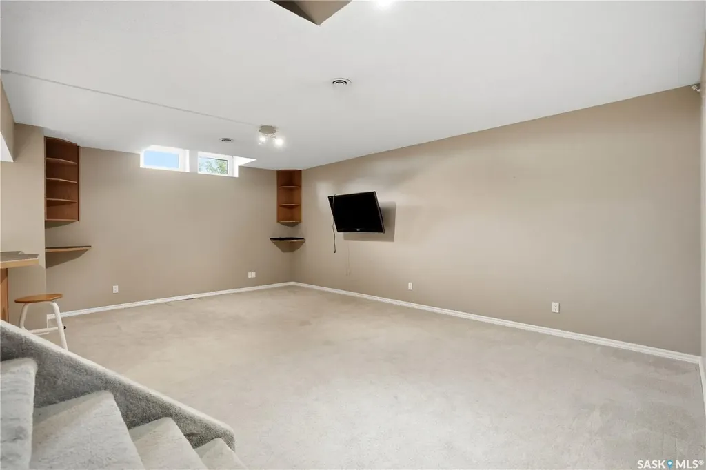 23 Cowie Road Regina SK S4S 6S2