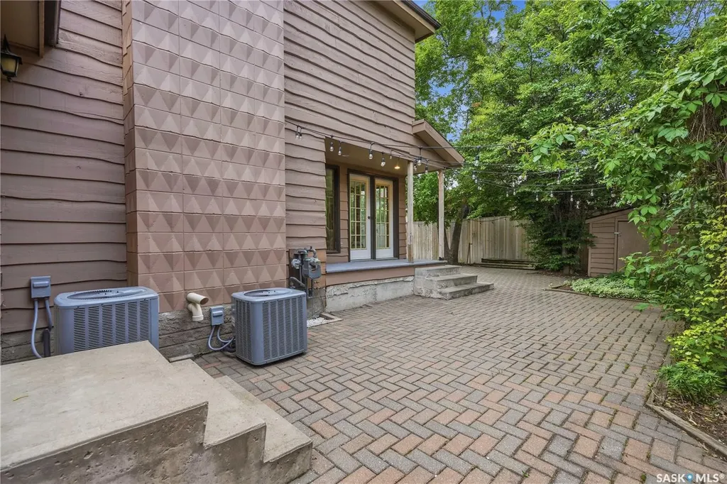 23 Cowie Road Regina SK S4S 6S2