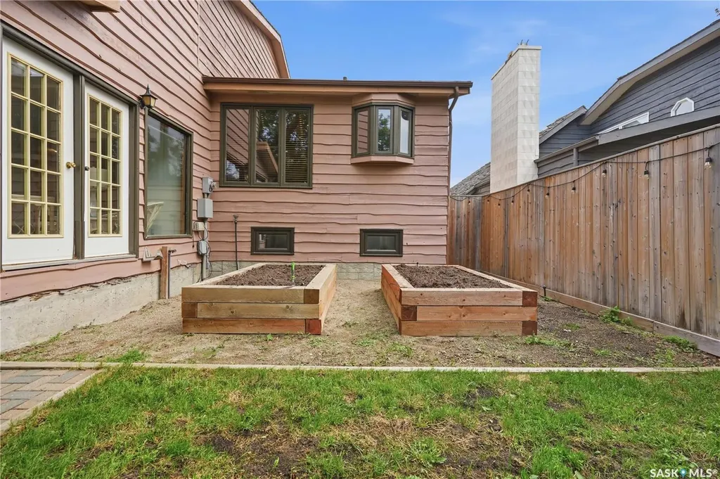 23 Cowie Road Regina SK S4S 6S2