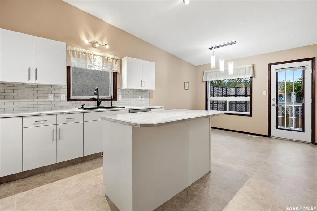 3676 Bishop Crescent E Regina SK S4Z 1A8