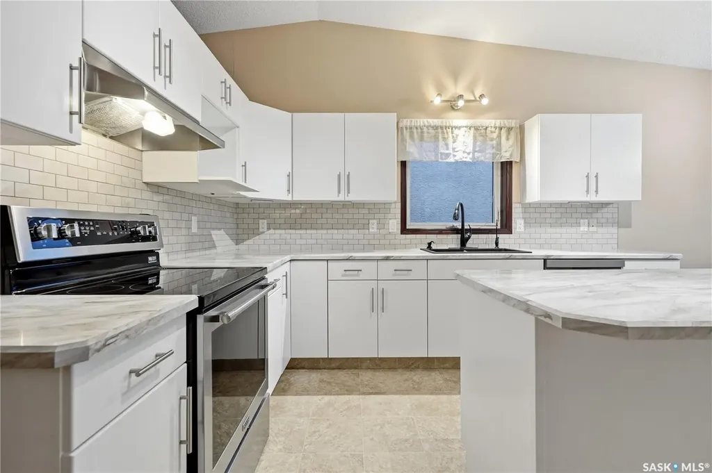 3676 Bishop Crescent E Regina SK S4Z 1A8