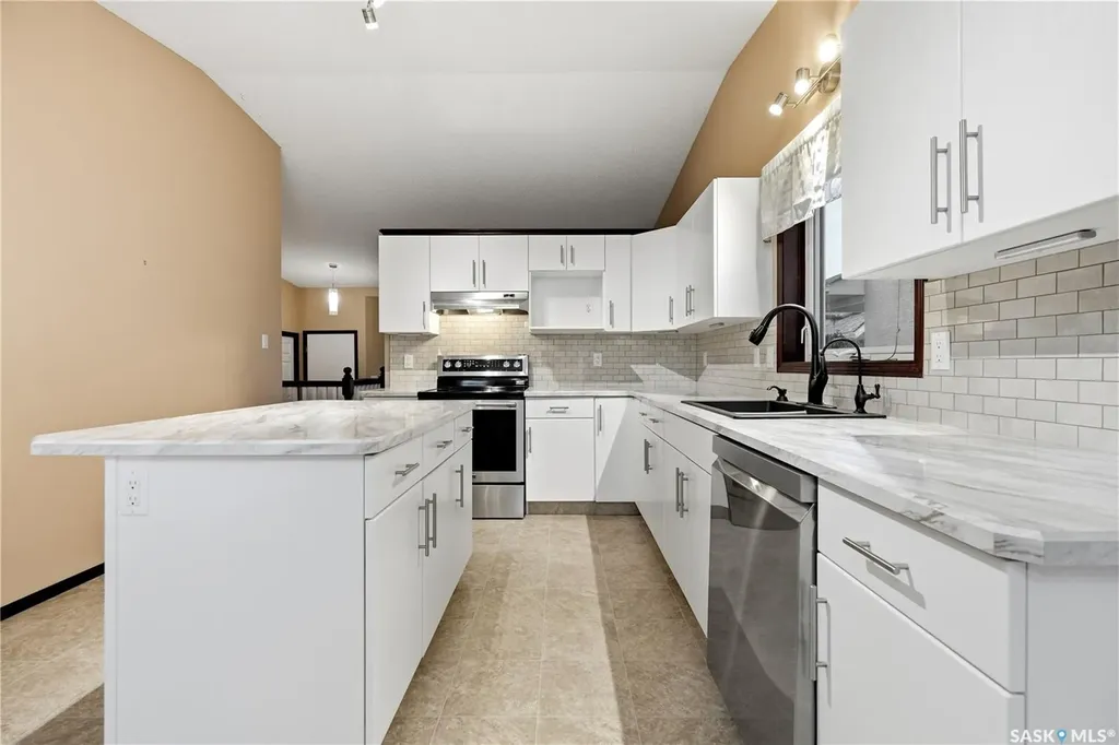 3676 Bishop Crescent E Regina SK S4Z 1A8