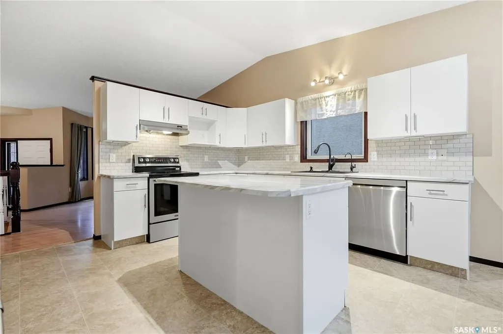 3676 Bishop Crescent E Regina SK S4Z 1A8