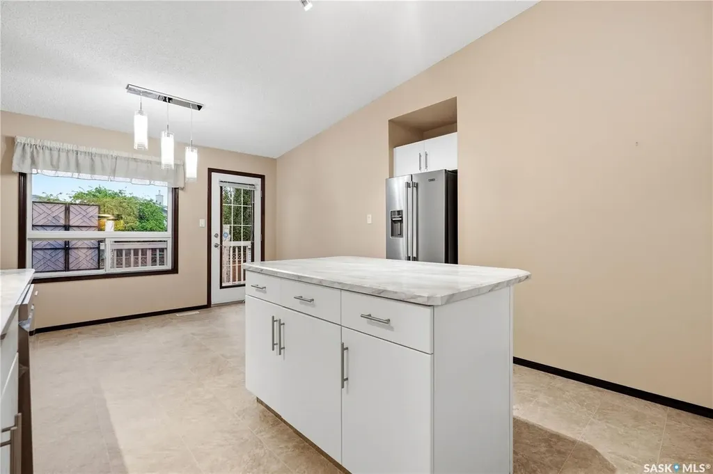 3676 Bishop Crescent E Regina SK S4Z 1A8