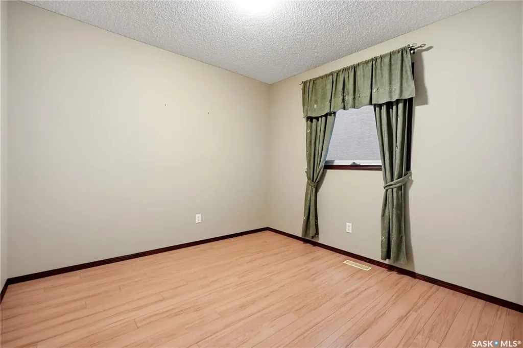 3676 Bishop Crescent E Regina SK S4Z 1A8