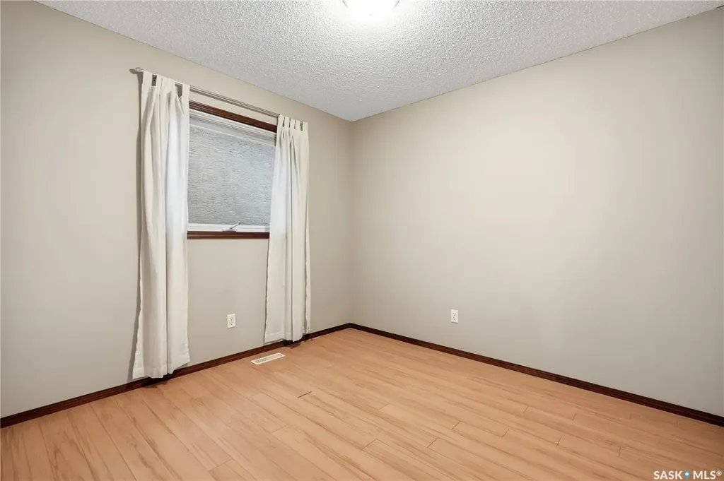 3676 Bishop Crescent E Regina SK S4Z 1A8