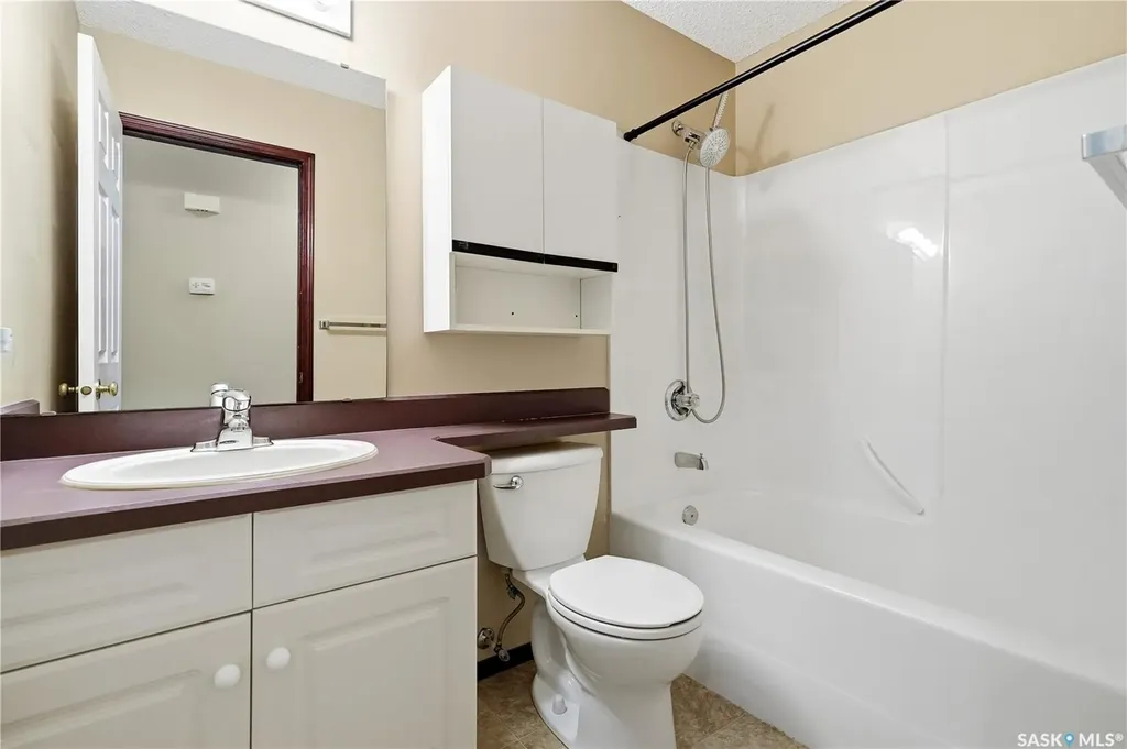 3676 Bishop Crescent E Regina SK S4Z 1A8