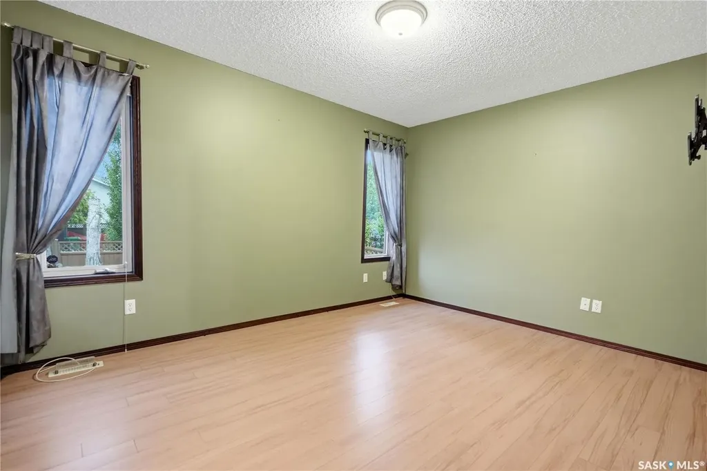 3676 Bishop Crescent E Regina SK S4Z 1A8