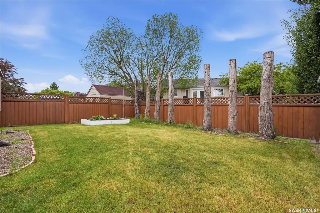 3676 Bishop Crescent E Regina SK S4Z 1A8