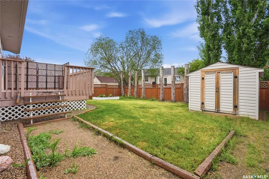 3676 Bishop Crescent E Regina SK S4Z 1A8