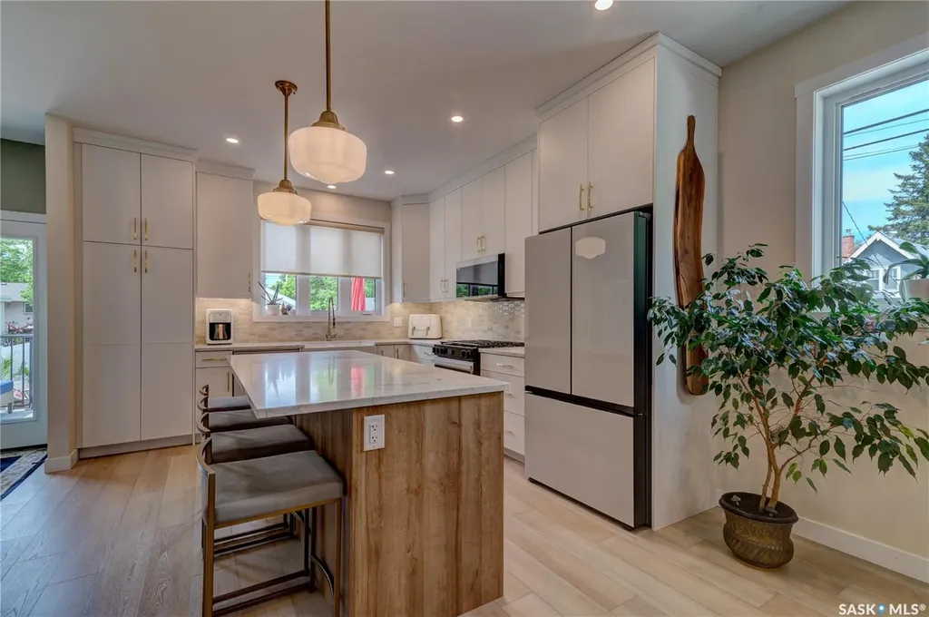 3022 Montague Street Regina SK S4S 1Z5