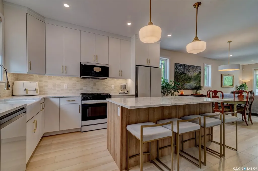 3022 Montague Street Regina SK S4S 1Z5