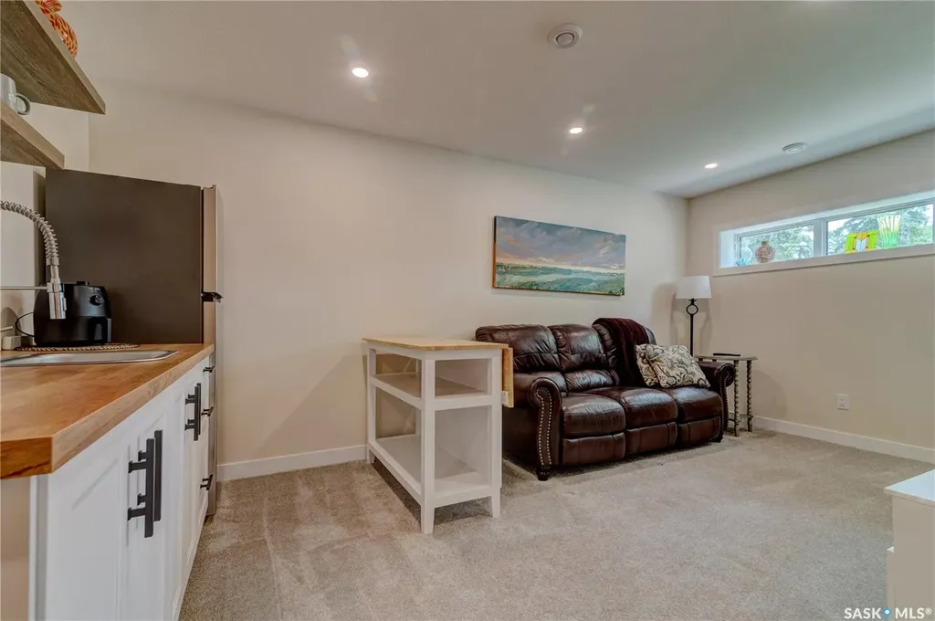 3022 Montague Street Regina SK S4S 1Z5