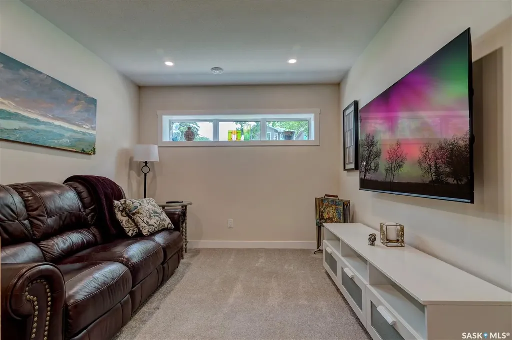 3022 Montague Street Regina SK S4S 1Z5