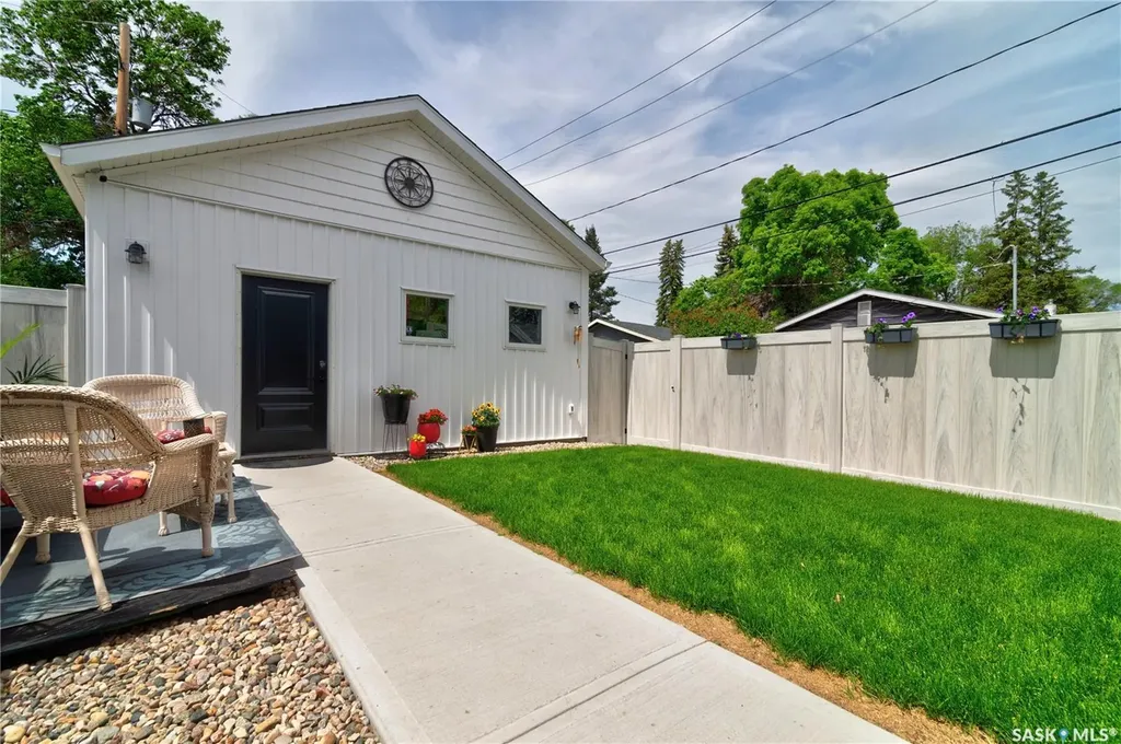 3022 Montague Street Regina SK S4S 1Z5