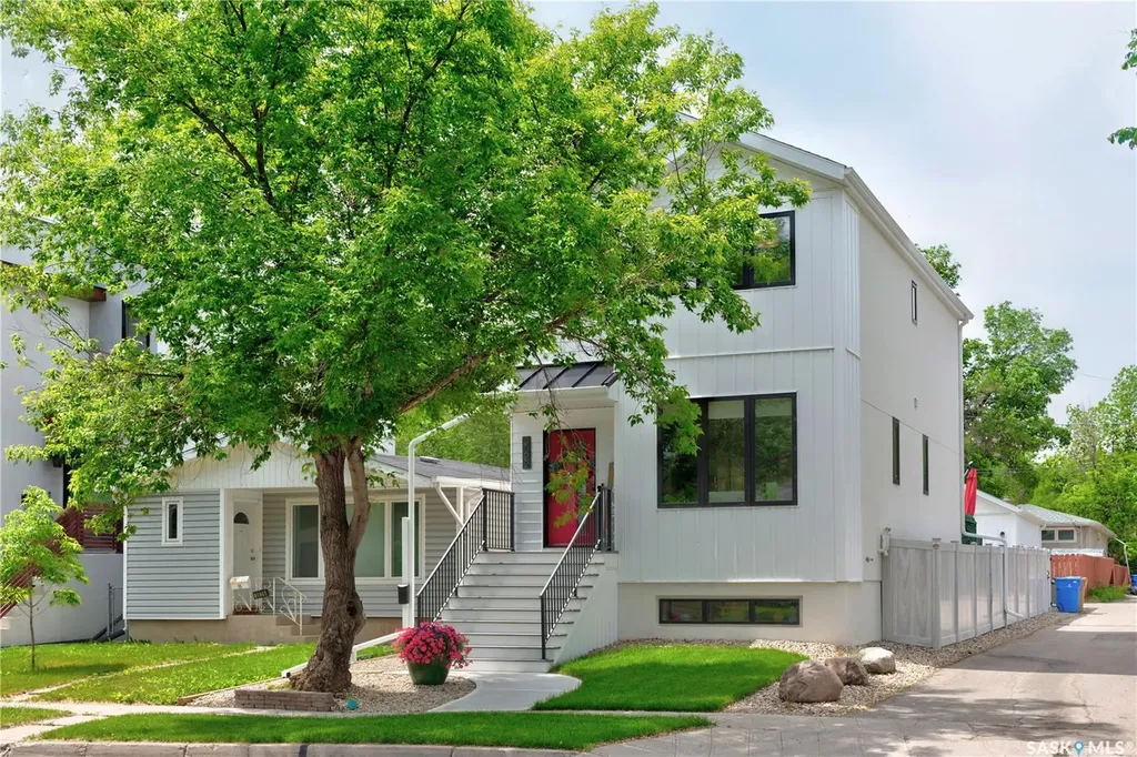 3022 Montague Street Regina SK S4S 1Z5