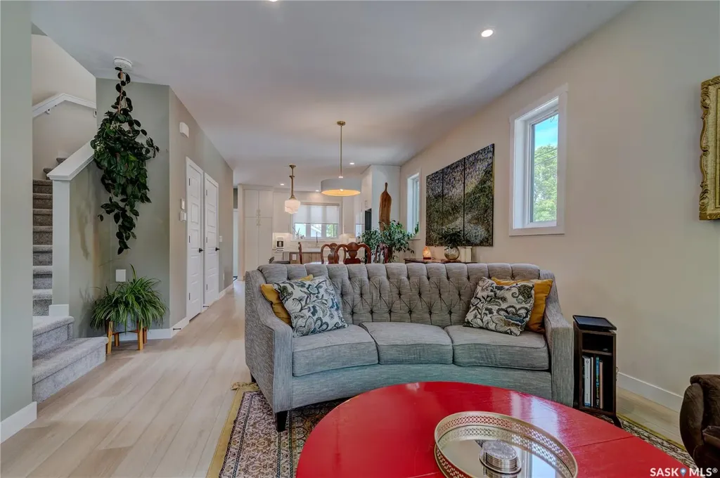 3022 Montague Street Regina SK S4S 1Z5