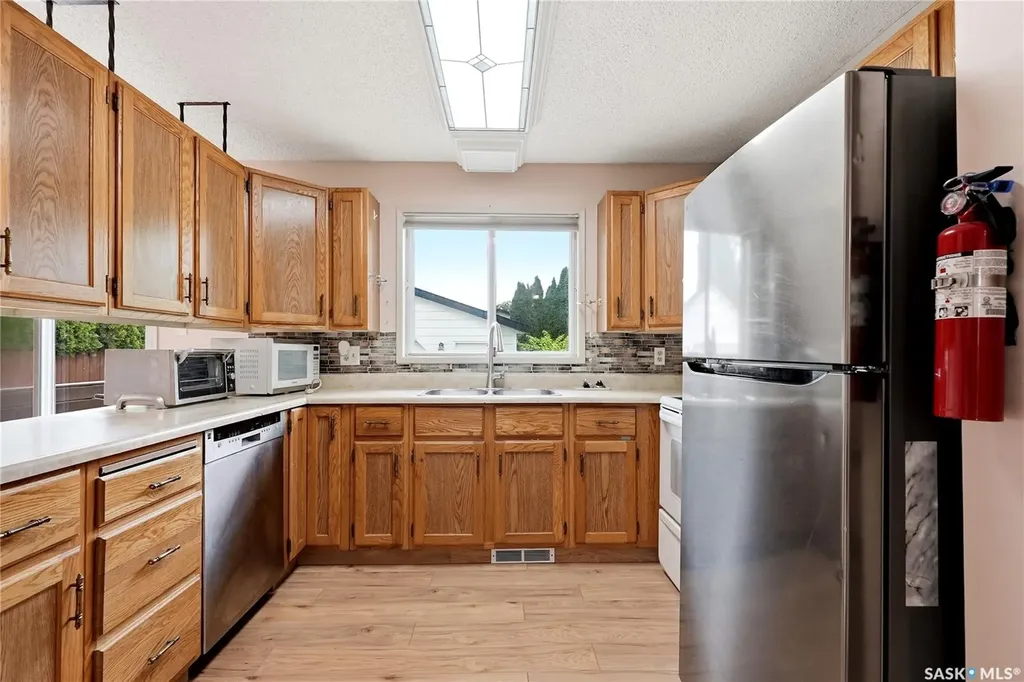 534 Nesbitt Lane Saskatoon SK S7L 6K9