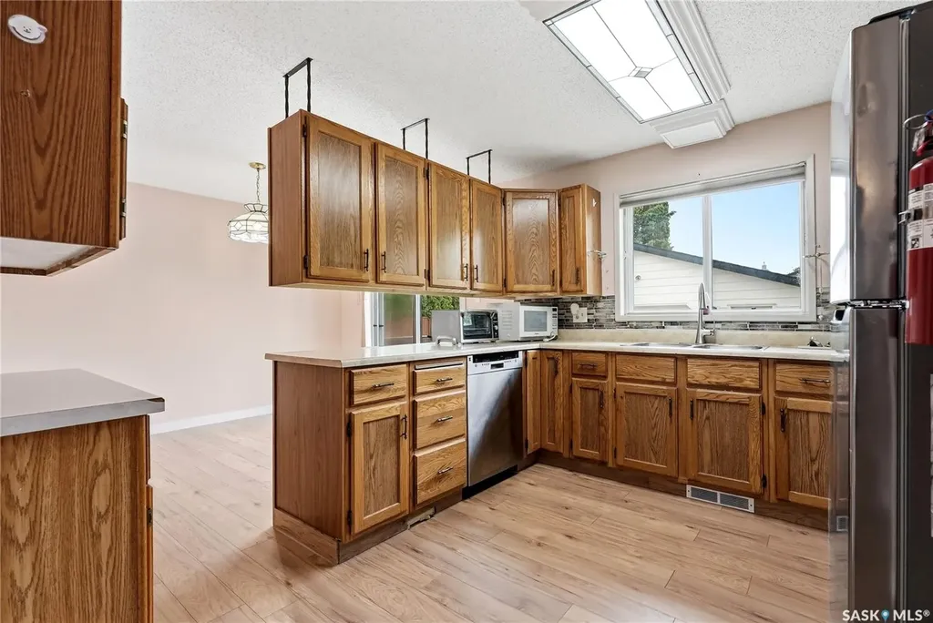 534 Nesbitt Lane Saskatoon SK S7L 6K9