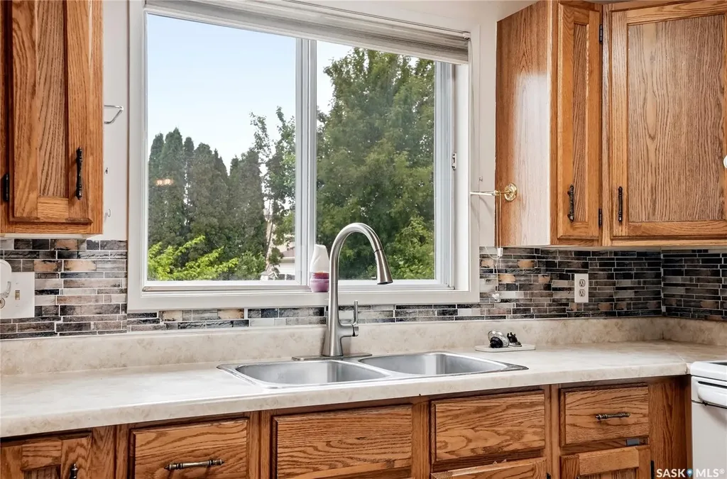 534 Nesbitt Lane Saskatoon SK S7L 6K9